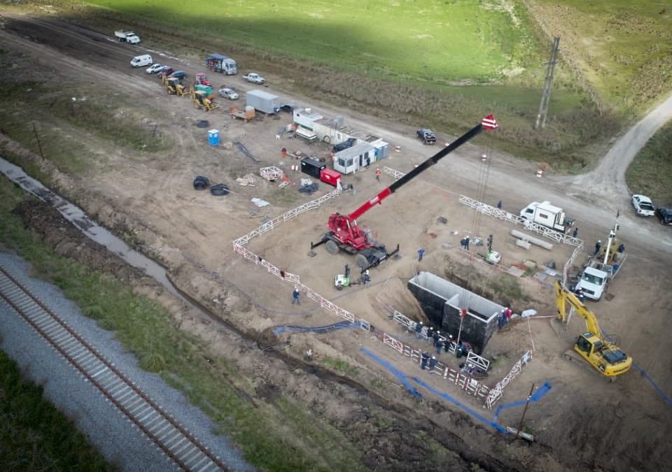 Acueducto Oeste: exitoso primer enlace de cañerías previo a su empalme con el Sistema Norte